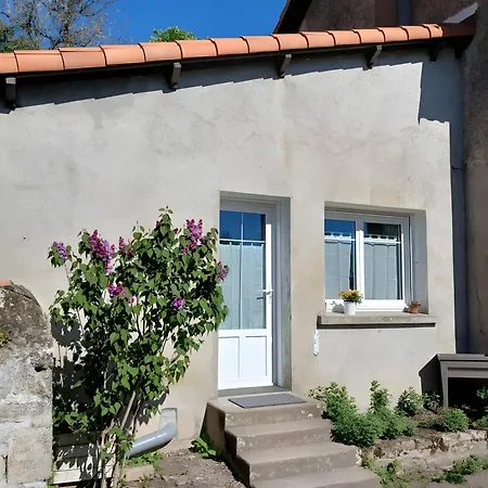 Aux Portes De Parthenay 公寓